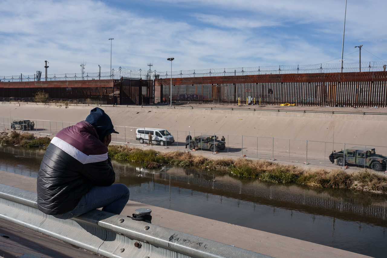 En un campamento fronterizo atestado en México, se respira frustración y esperanzas rotas