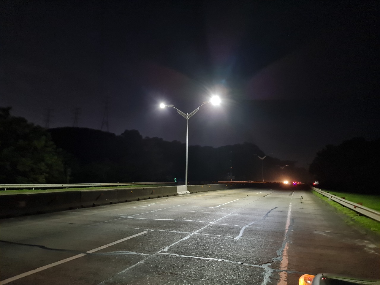 Con recursos recaudados, ENA adelanta proyecto de iluminación en tramo Madden-Chilibre del Corredor Norte