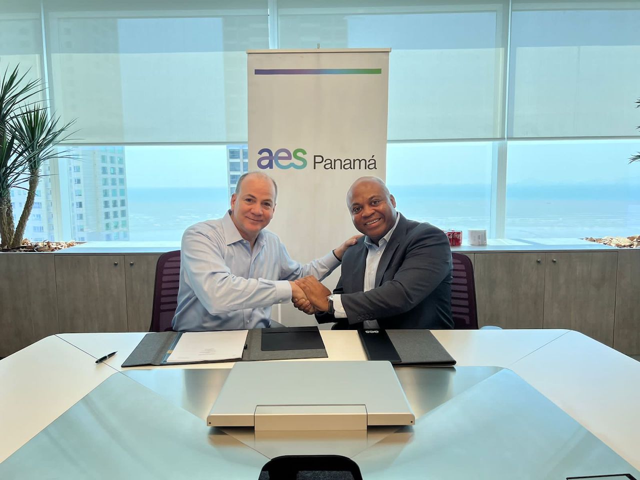 Firmado el convenio entre  AES Panamá y la Biorrefinería Ciudad Dorada