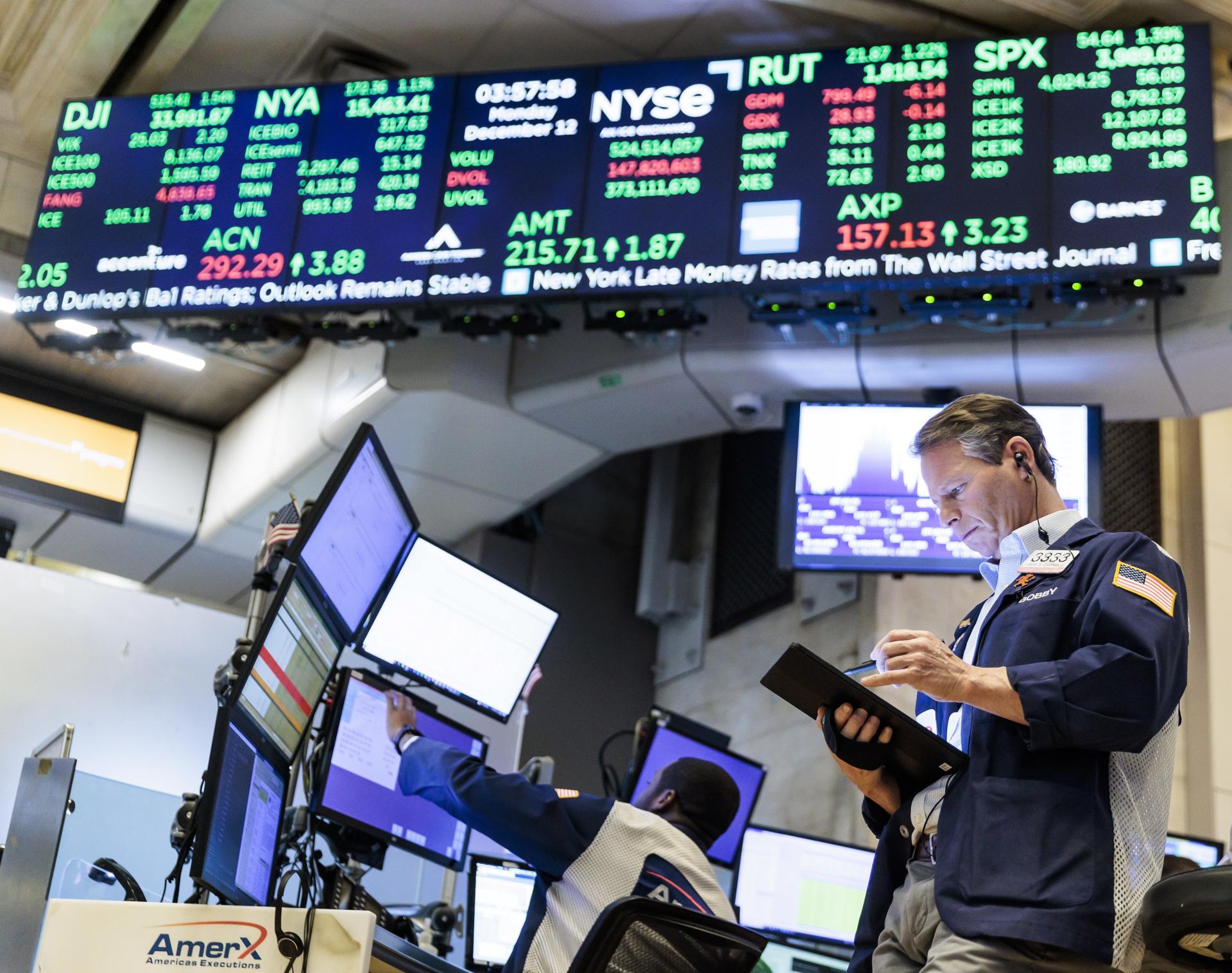 Wall Street abrió la primera sesión del año al alza y el Dow Jones sube 0,44 %