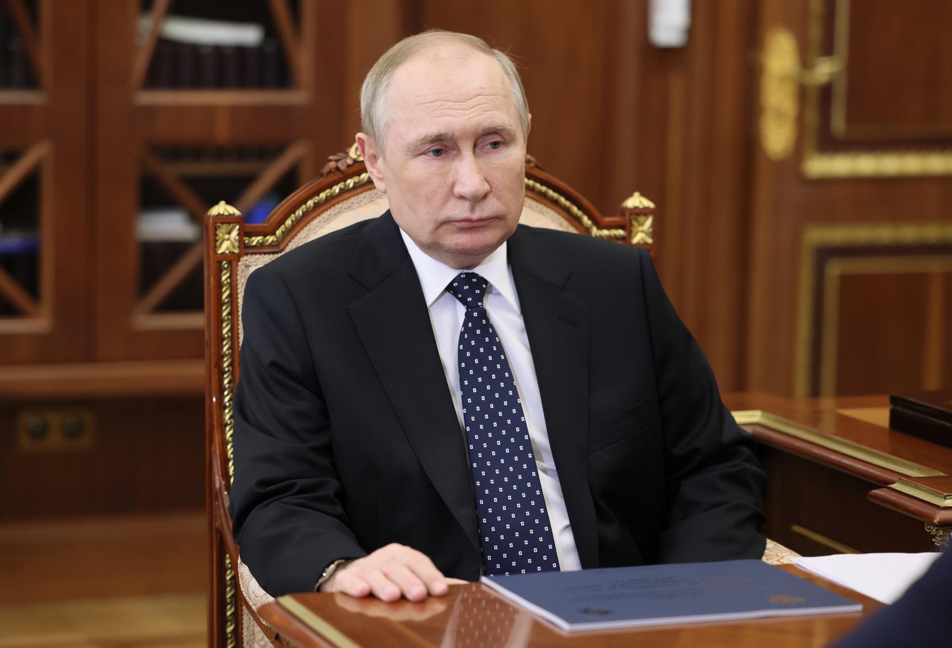 Putin ordenó un alto el fuego de 36 horas a partir del mediodía del viernes