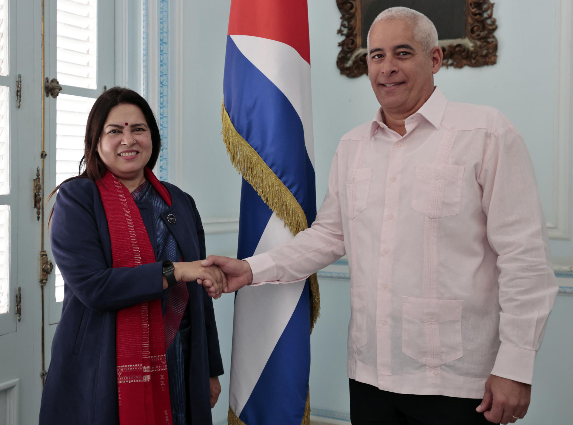 La ministra de Exteriores india ratifica en Cuba voluntad de fortalecer diálogo