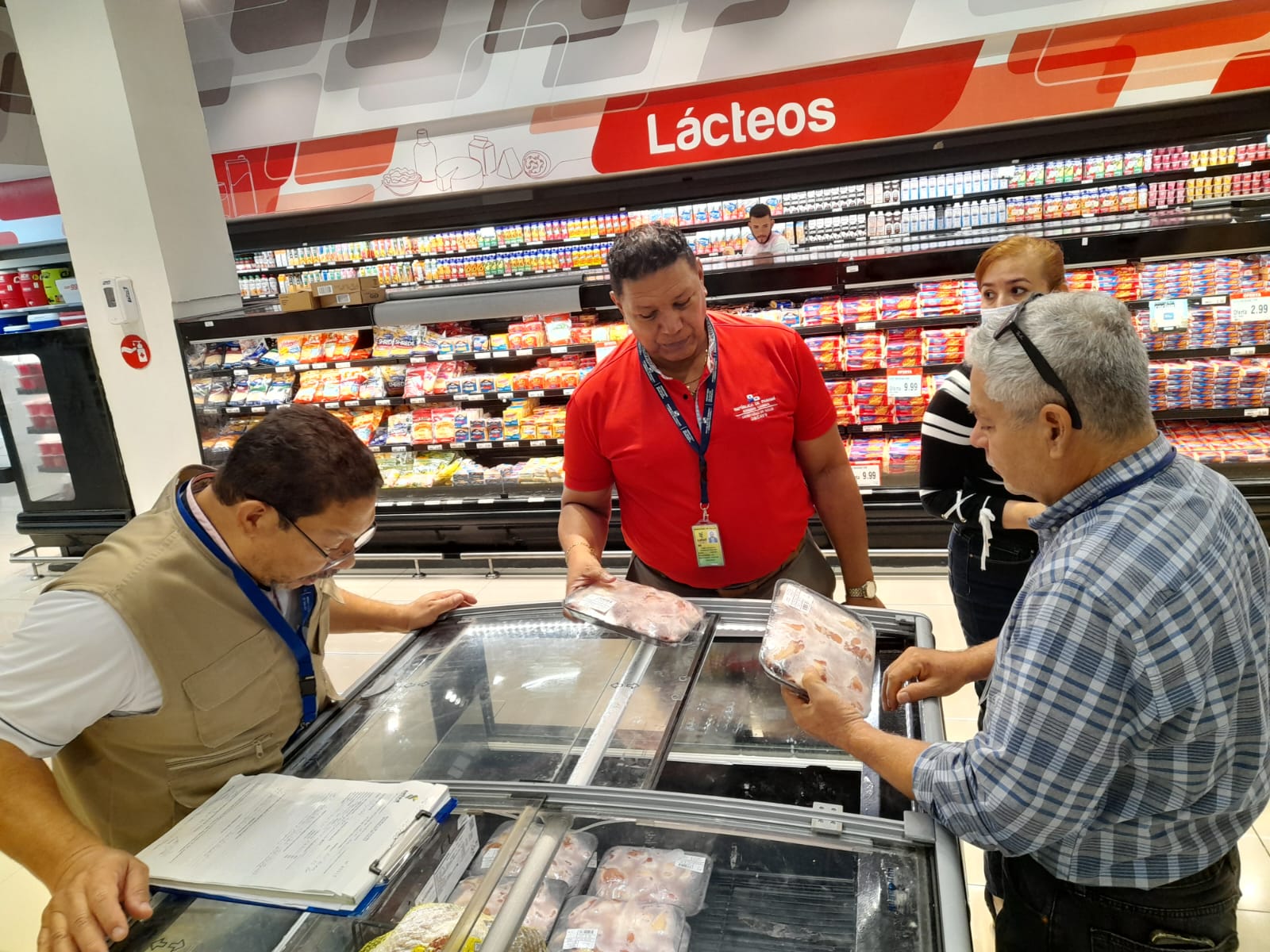 MINSA desarrolla operativos en supermercados del país