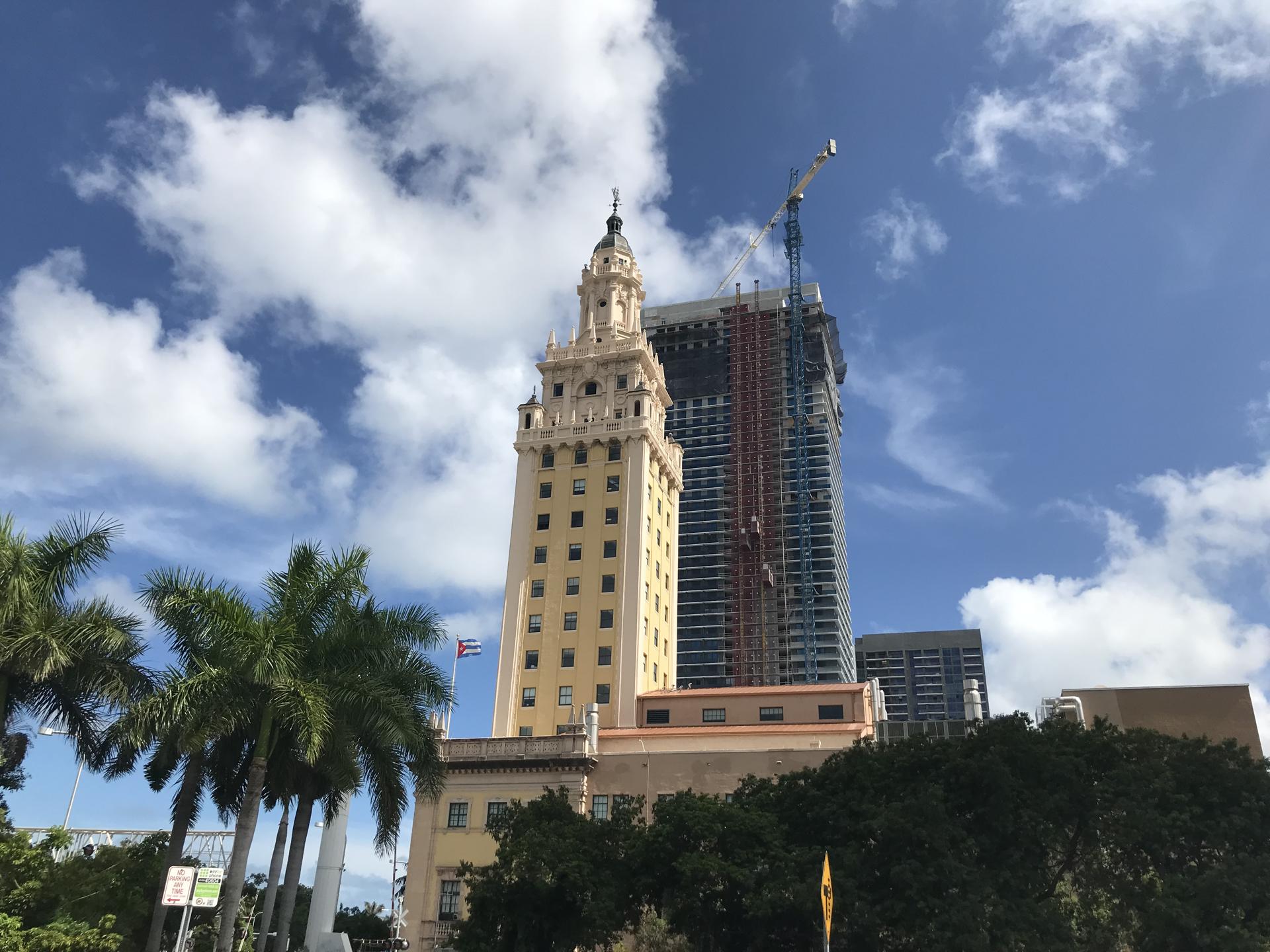 La icónica Torre de la Libertad de Miami se acicala para su centenario
