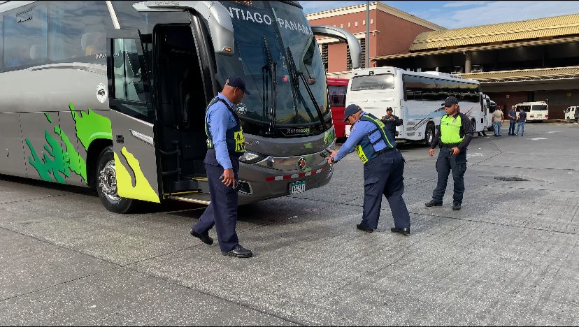Inspeccionan buses en la terminal de Albrook por carnavales