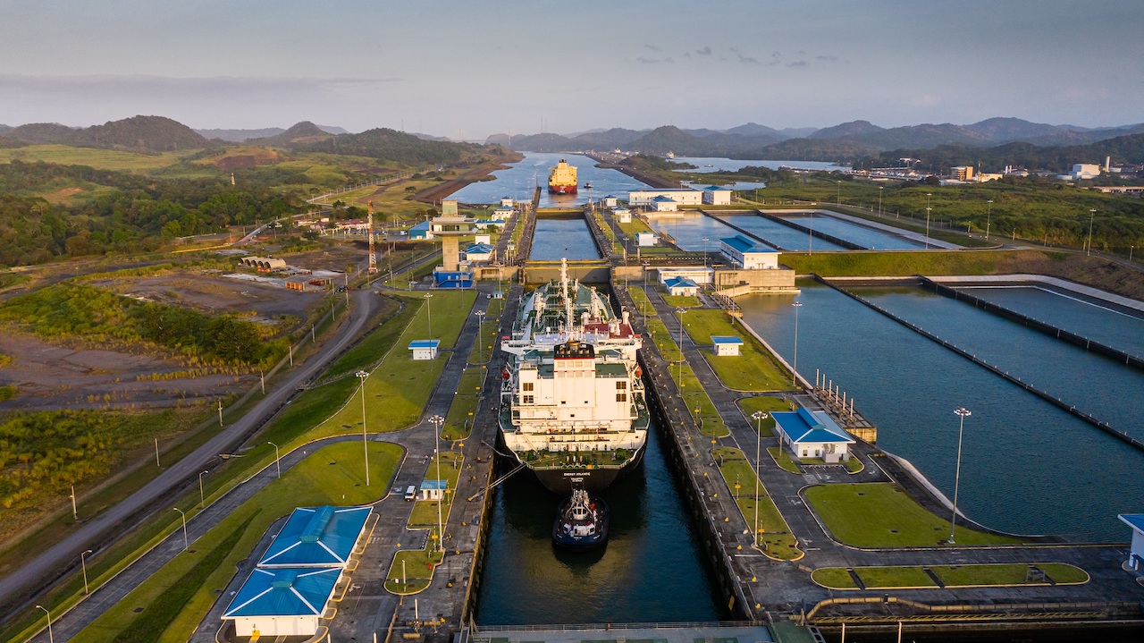 Limitaciones de tránsitos por el Canal son un “golpe doble” al comercio marítimo mundial