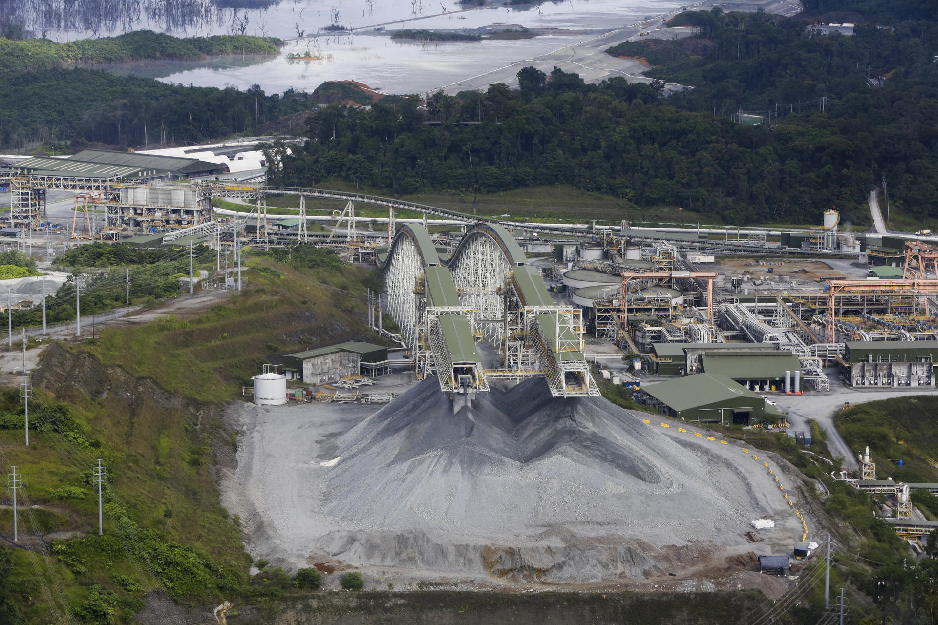 Panamá rechazó suspender 4.051 empleos en una mina operada por una firma canadiense