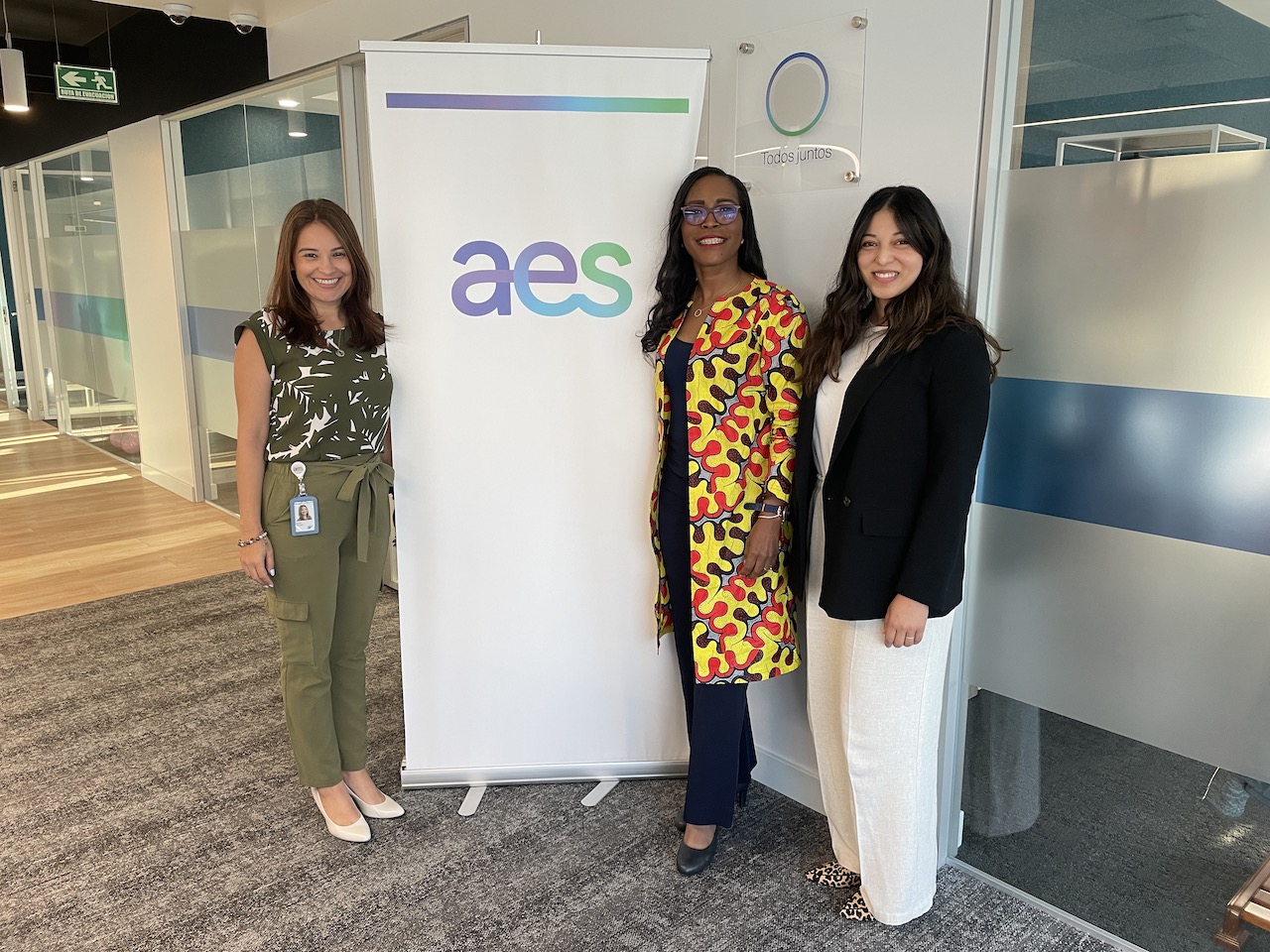 Colaboradoras de AES integradas en G100 de mujeres líderes mundiales en ingeniería y energía