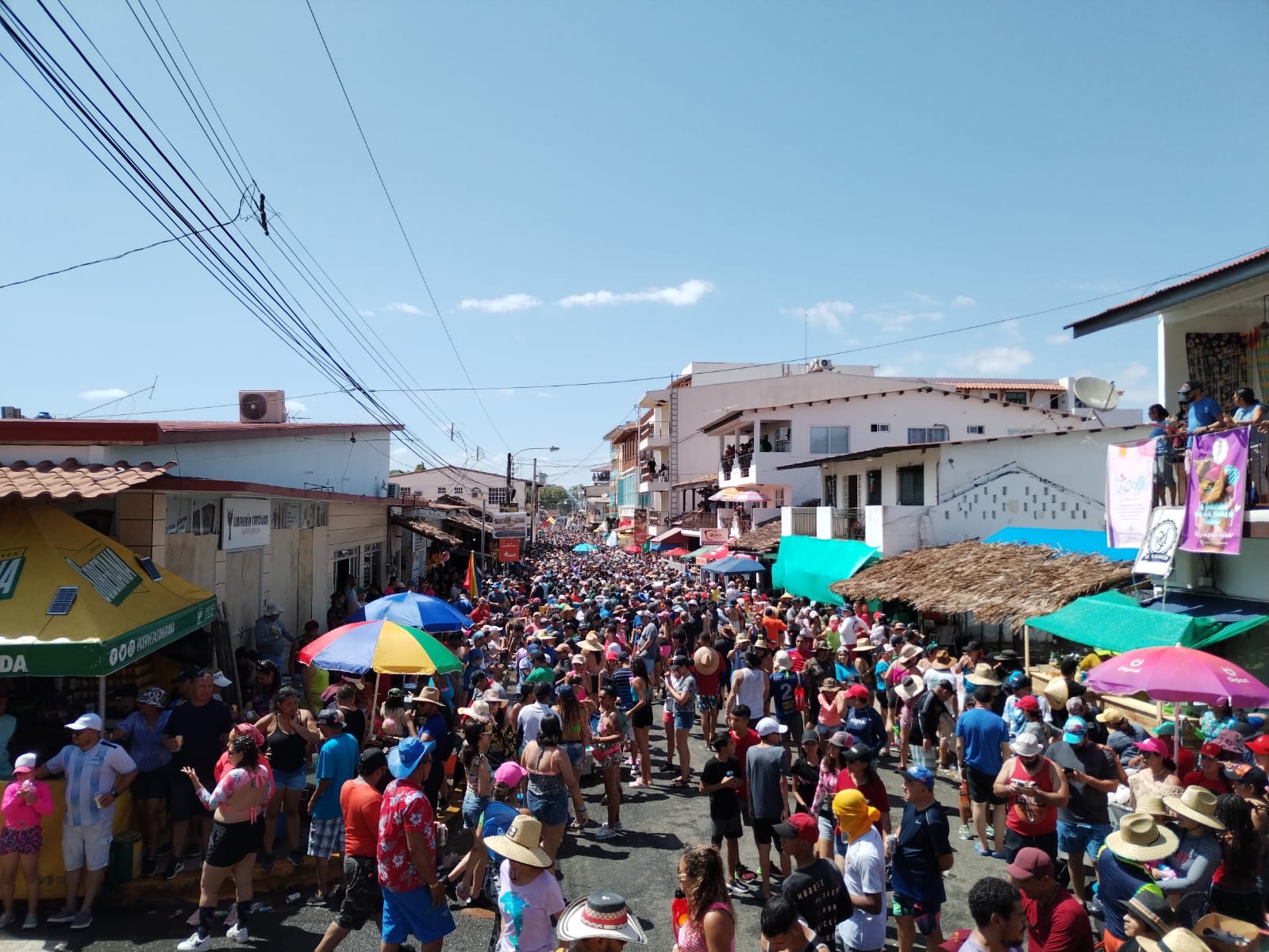 Calle Arriba y Calle de Abajo en Las Tablas listas para el carnaval