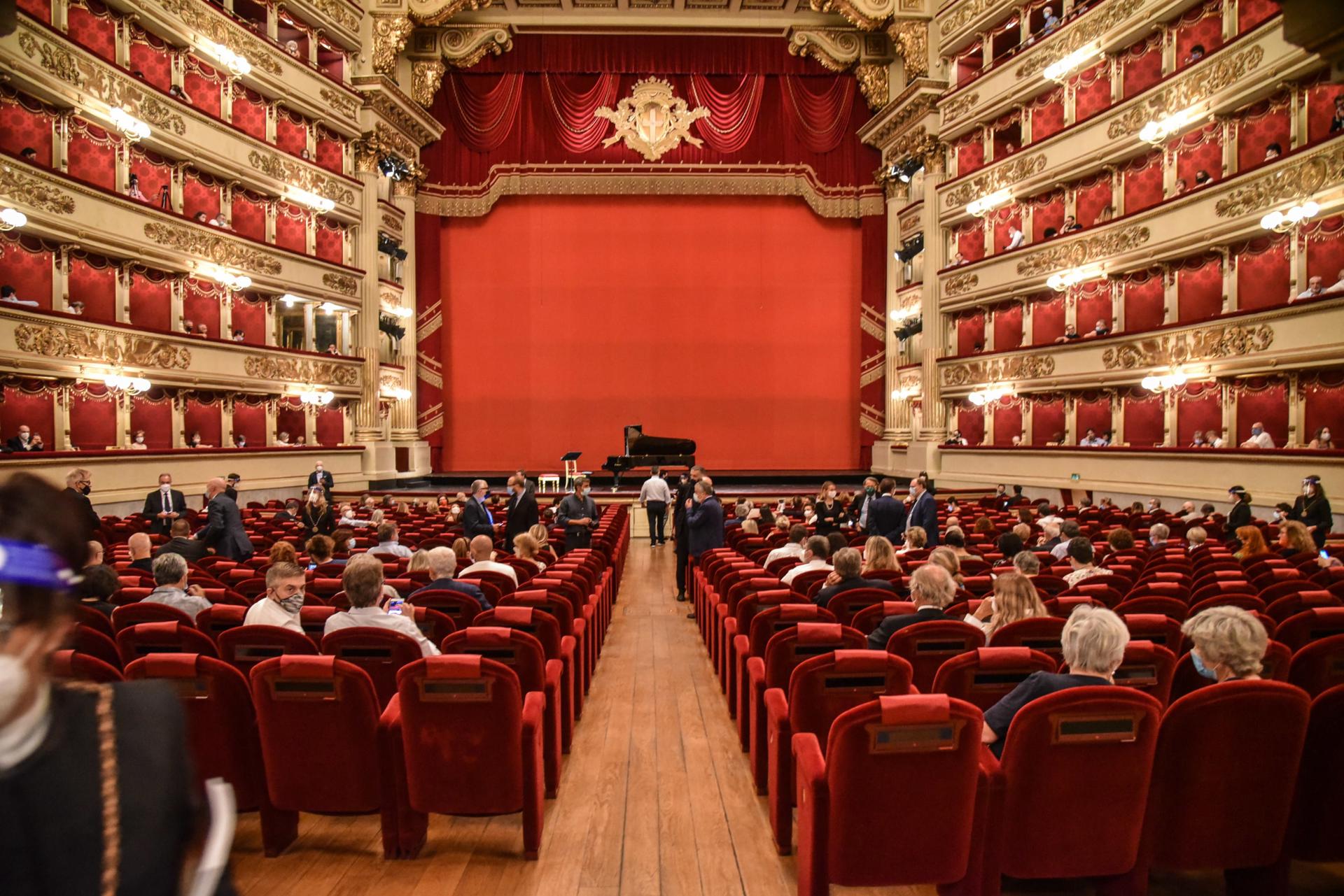La Scala de Milán emite sus óperas por internet y con subtítulos en español