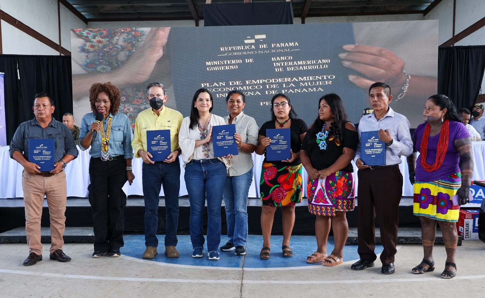Presidente Cortizo entregó el Plan de Empoderamiento Económico de Mujeres Indígenas de Panamá