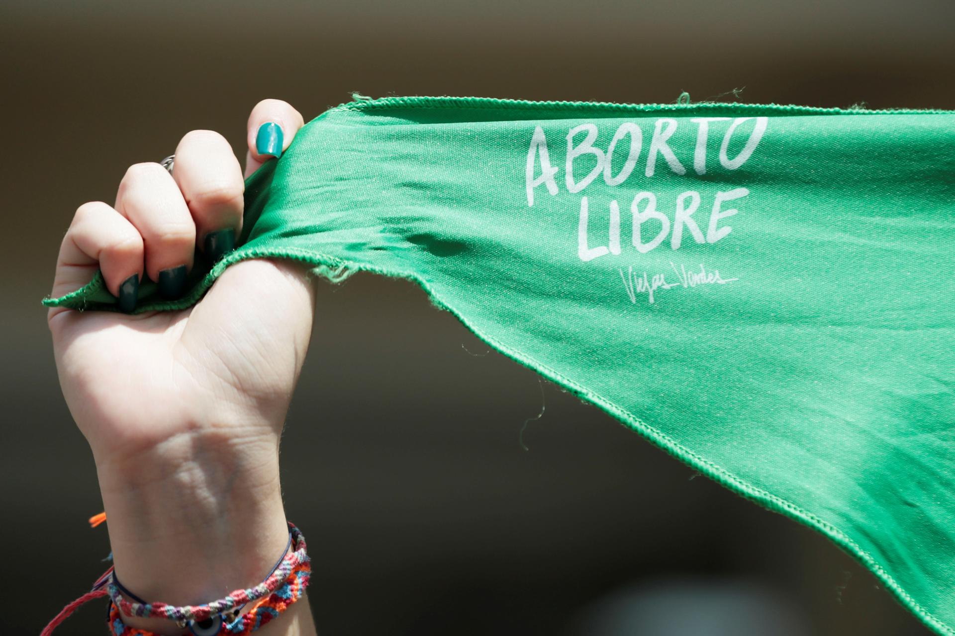 Retiran medida que condenaba a mujeres a 25 años por abortar en Puerto Rico