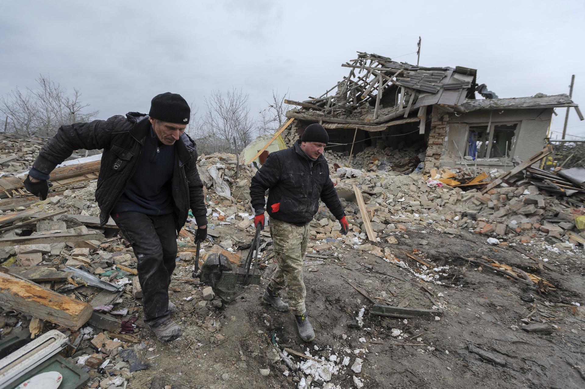 Rusia incrementa su presión en Lugansk mientras mantiene el asedio de Bajmut