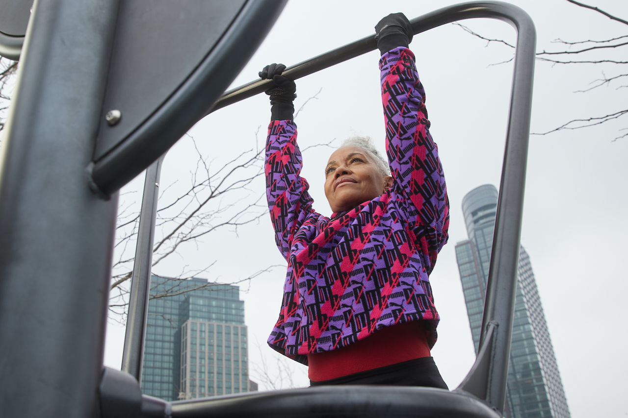 Cinco ejercicios para mantener en forma y fuerte a un cuerpo que envejece