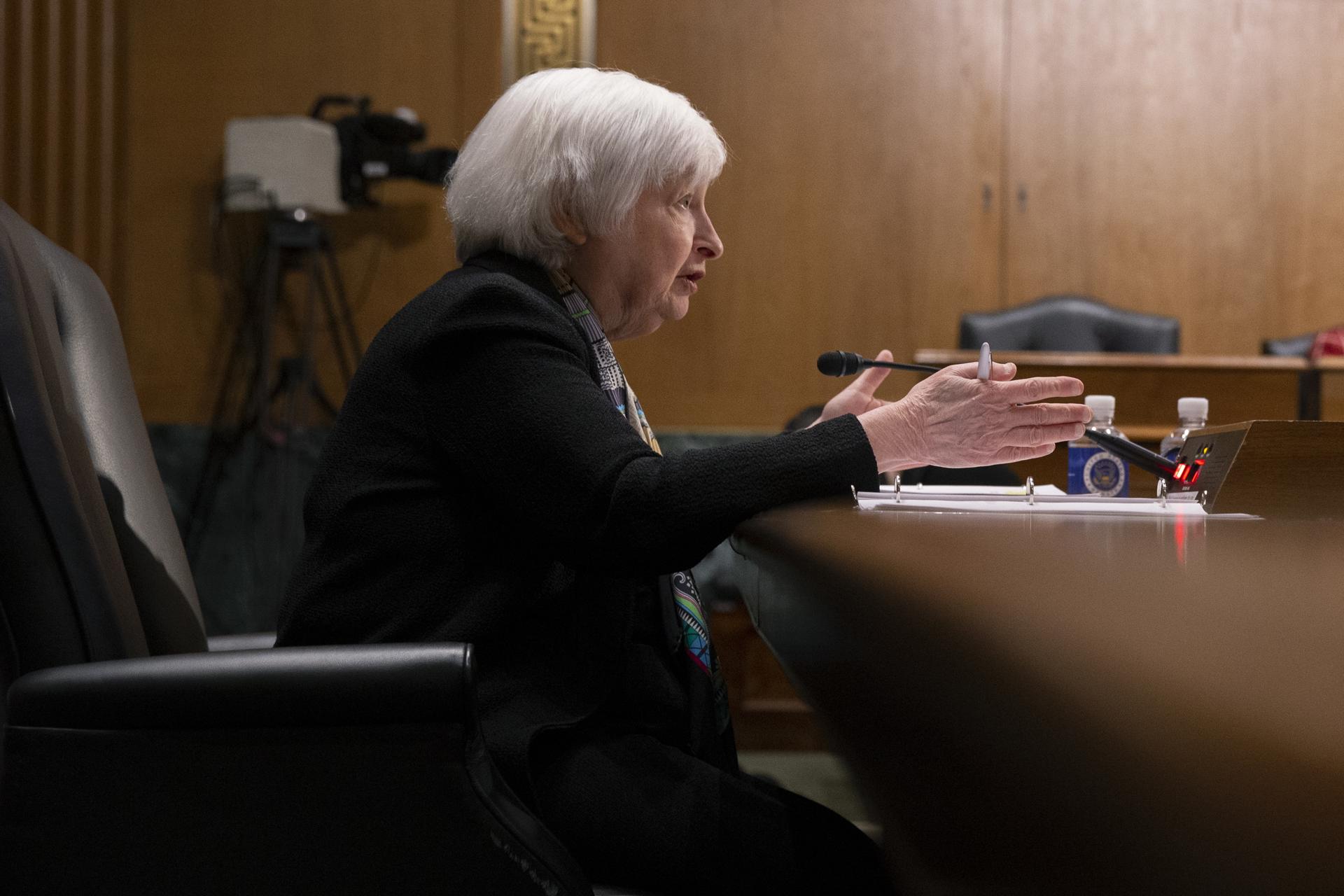 La secretaria del Tesoro de EE.UU. defendió que el sistema bancario "es sólido"