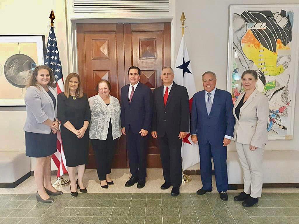 Martín Torrijos y su equipo se reunieron con embajadora Mari Carmen Aponte