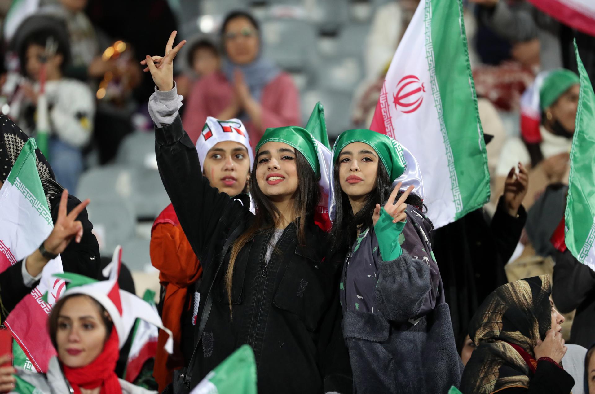 Irán permitió la asistencia de mujeres a un partido de fútbol internacional