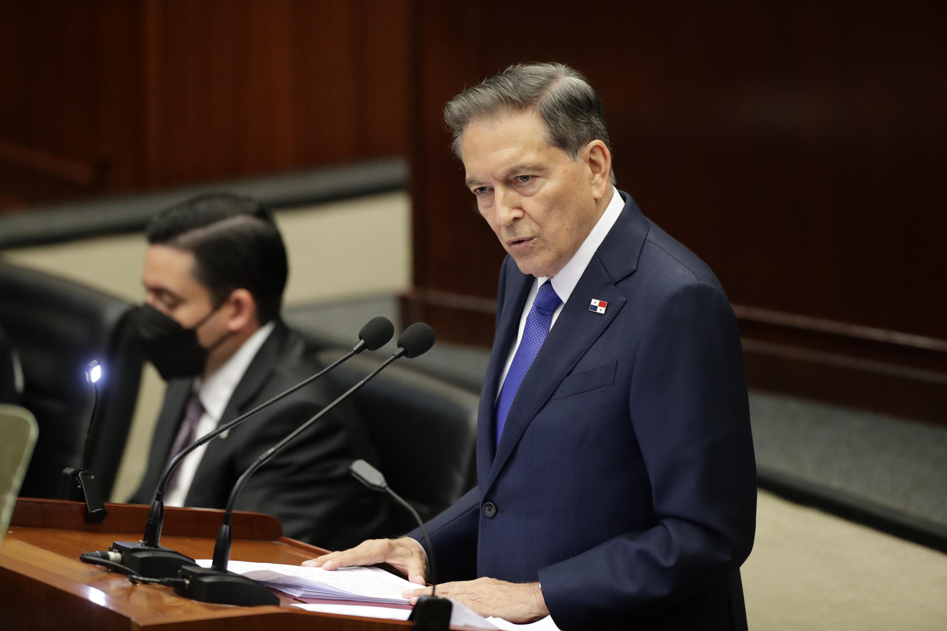El presidente de Panamá sancionó polémica ley que mejora salario de funcionarios