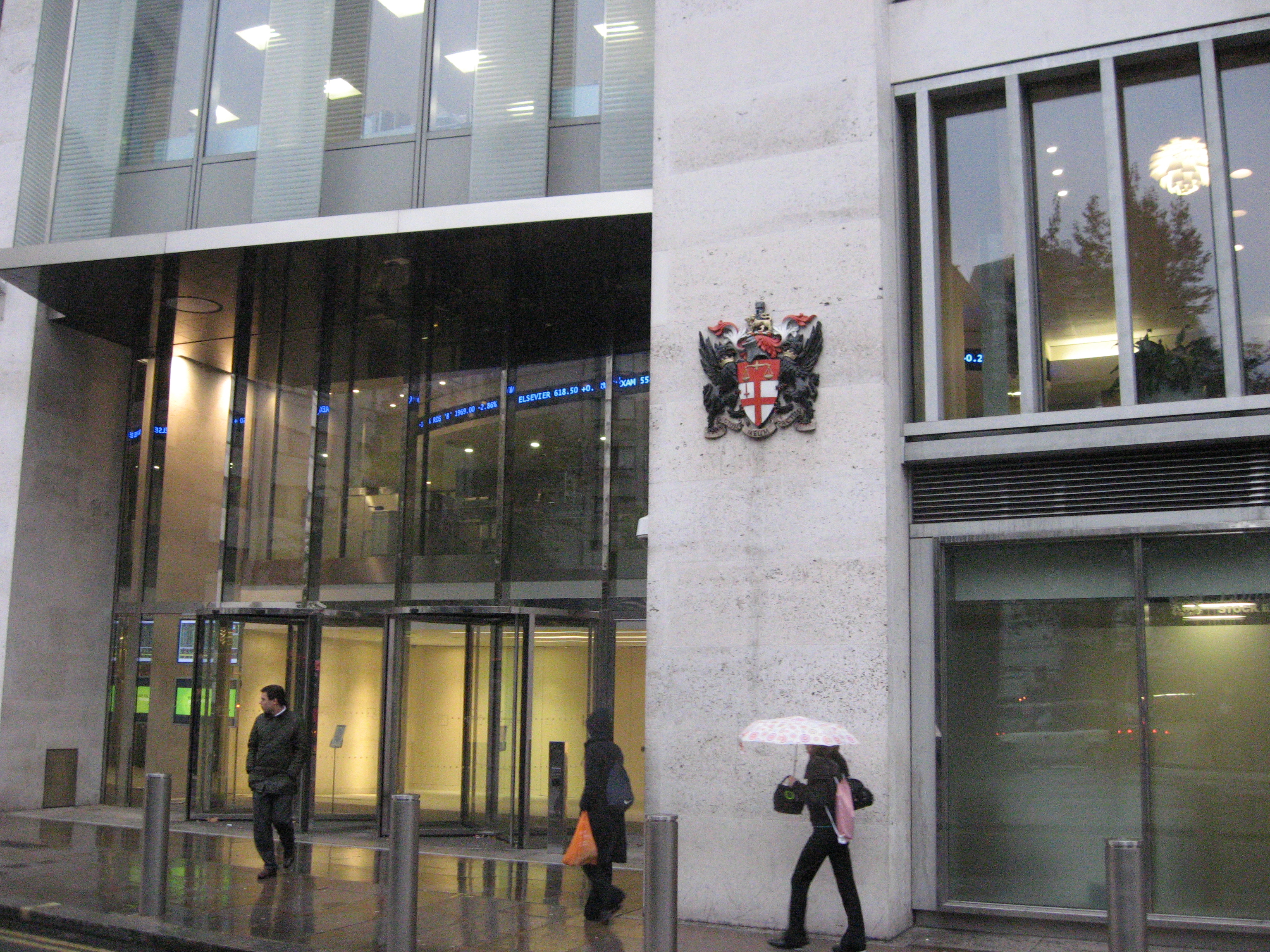 La Bolsa de Valores de Londres celebra el  estreno del BCIE al cierre del mercado