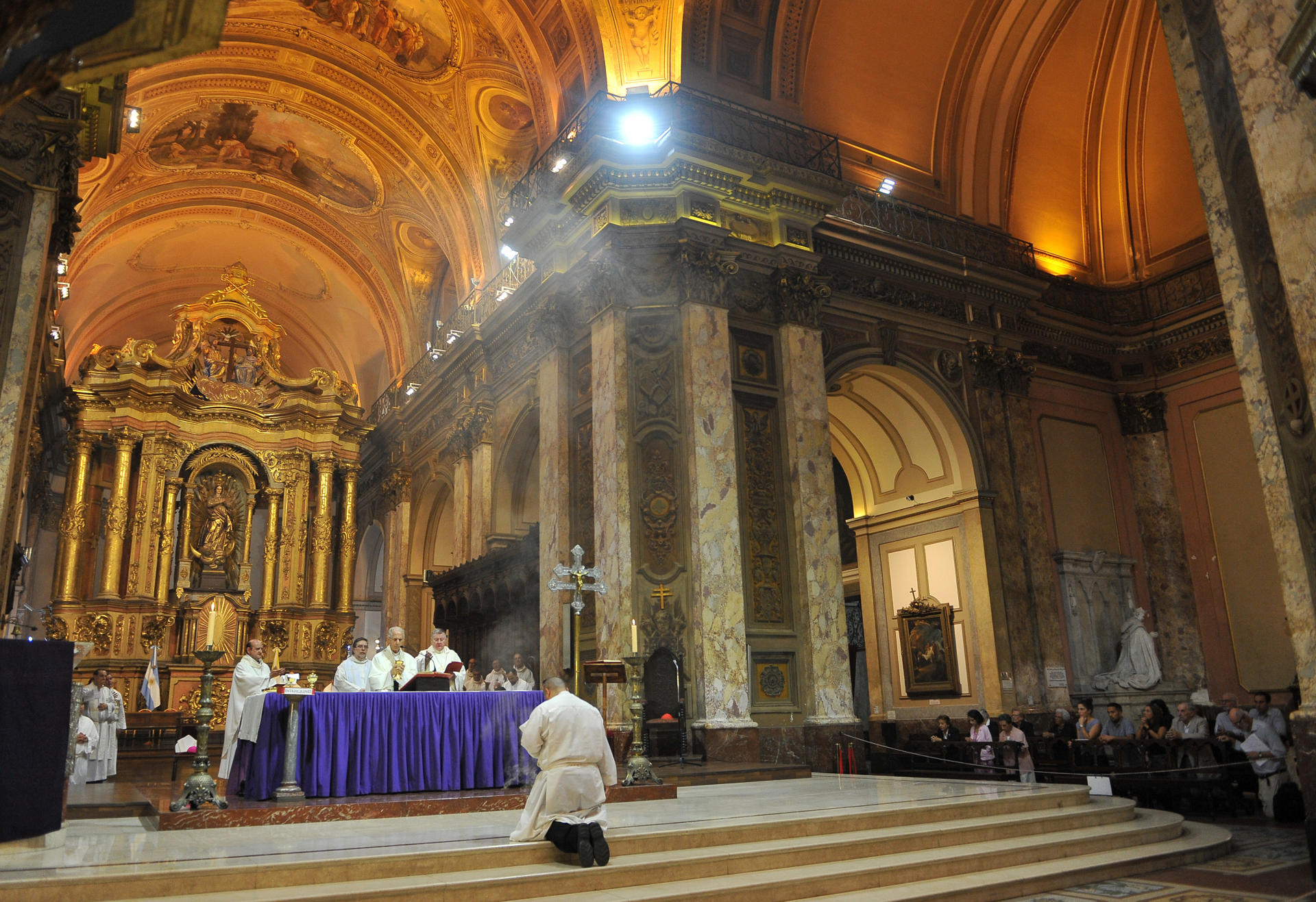 La tierra del papa argentino celebra diez años de un pontificado singular