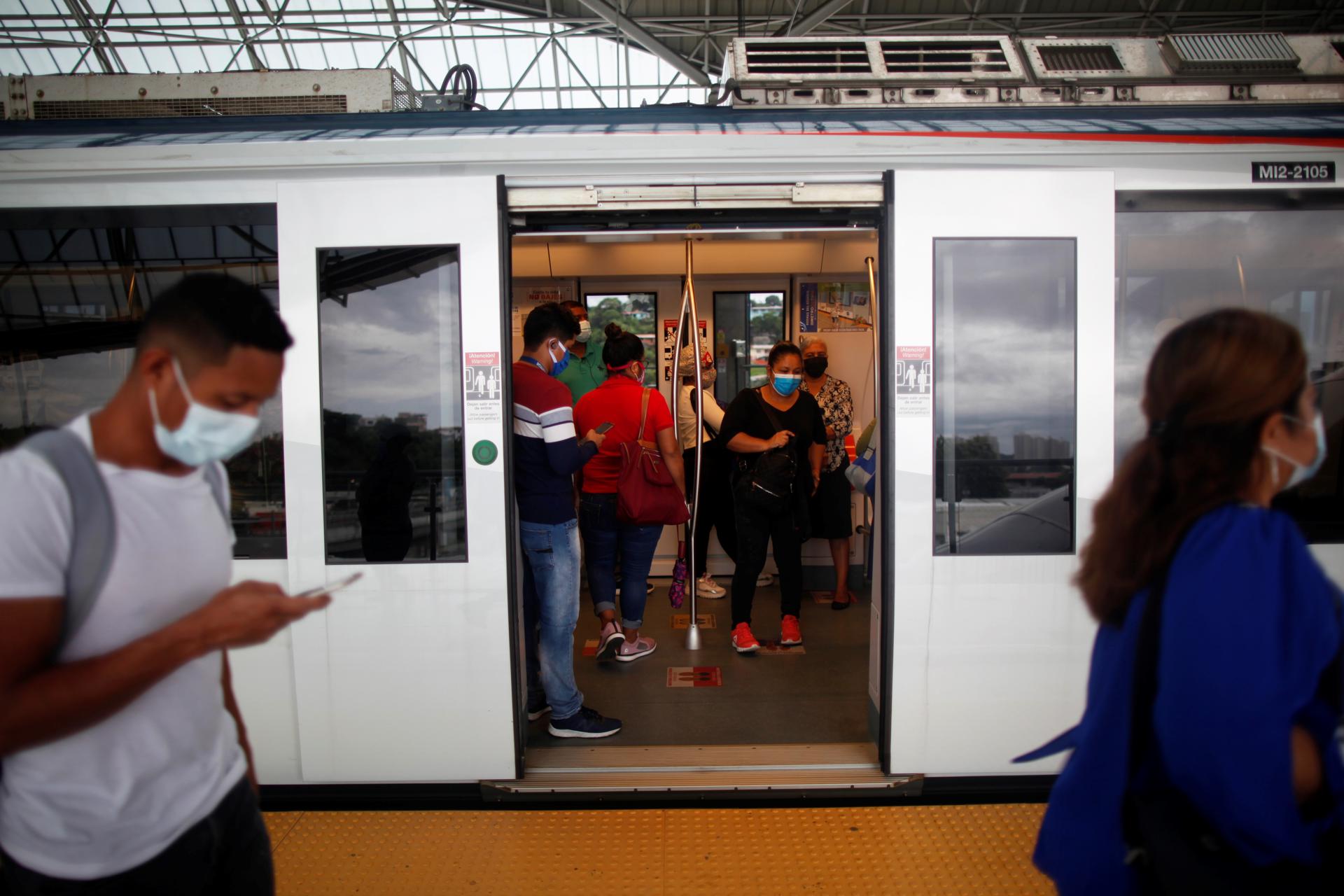Panamá levantó la obligatoriedad del uso de mascarilla en el transporte público