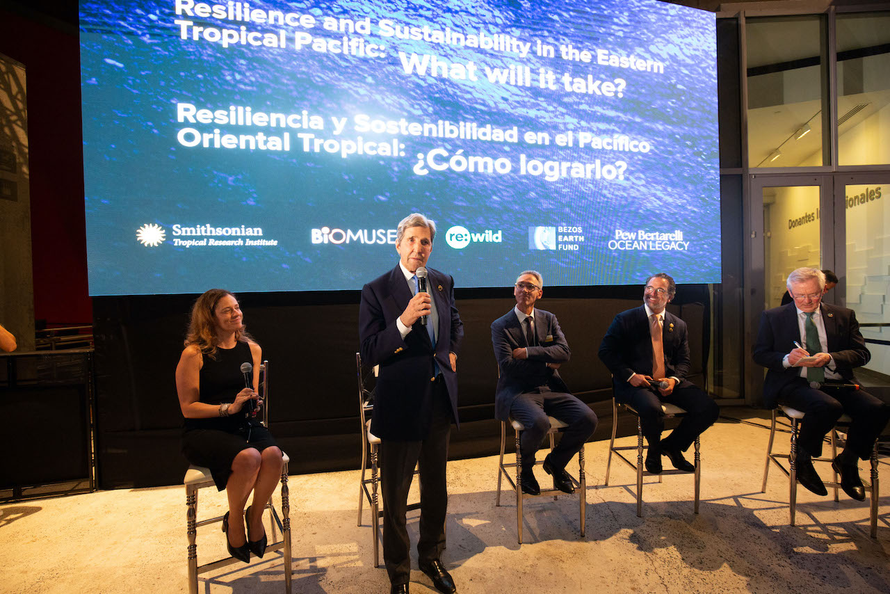 Compromisos, colaboraciones y esperanza: El Smithsonian en la Conferencia Our Ocean en Panamá