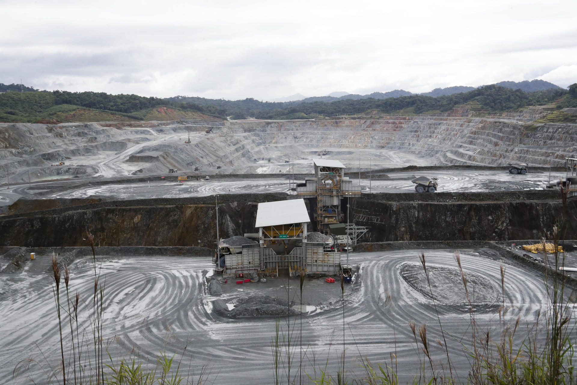 Panamá sometió a consulta pública un polémico contrato con una minera canadiense