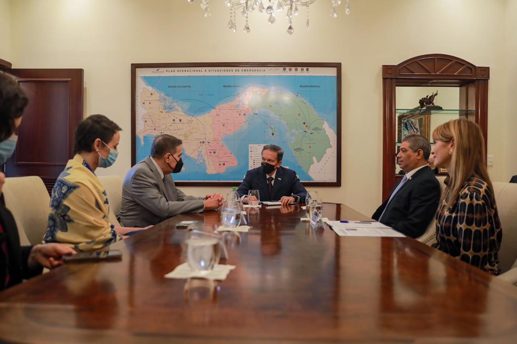 Presidente Cortizo Cohen recibe en Palacio al nuevo director de la OPS