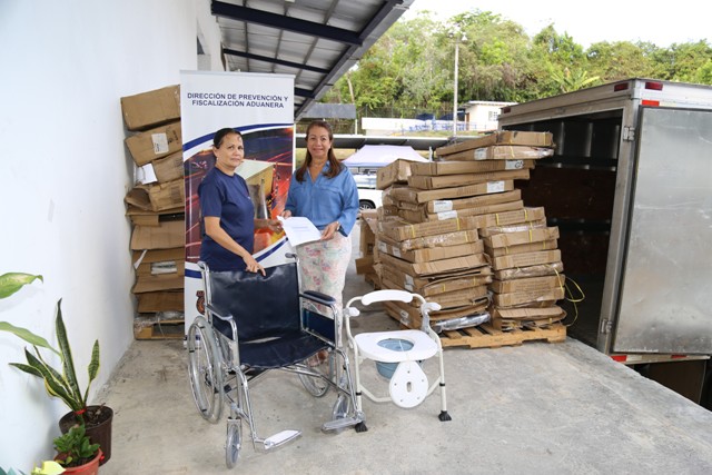 Mercancía decomisada en Aduanas es entregada como donación al Despacho de la Primera Dama