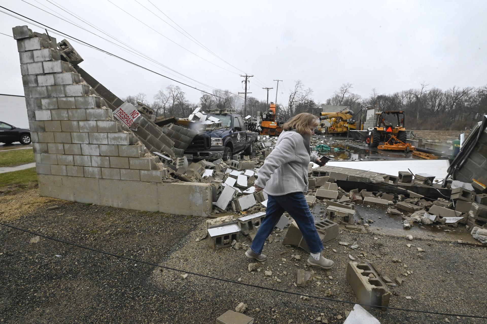 Suben a 26 los muertos por los tornados en EE.UU., con miles de casas destrozadas