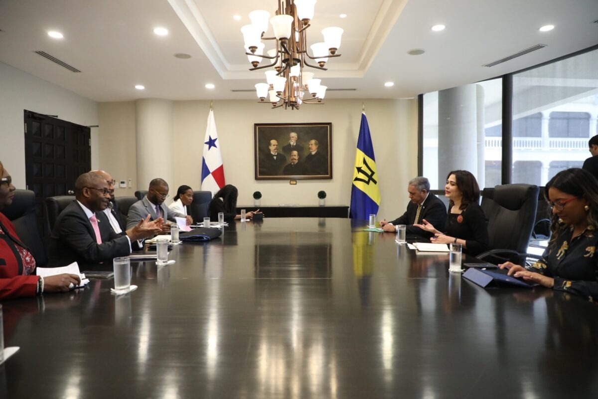 Canciller panameña se reunió con el ministro de turismo y transporte de Barbados