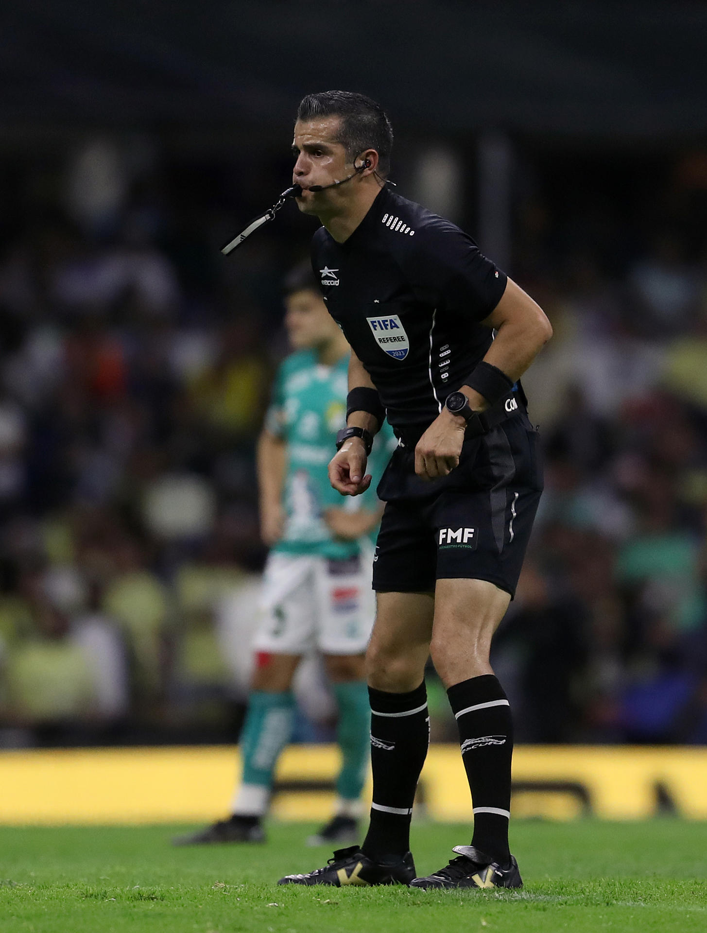 El árbitro que golpeó al argentino Romero recibe 12 partidos de castigo