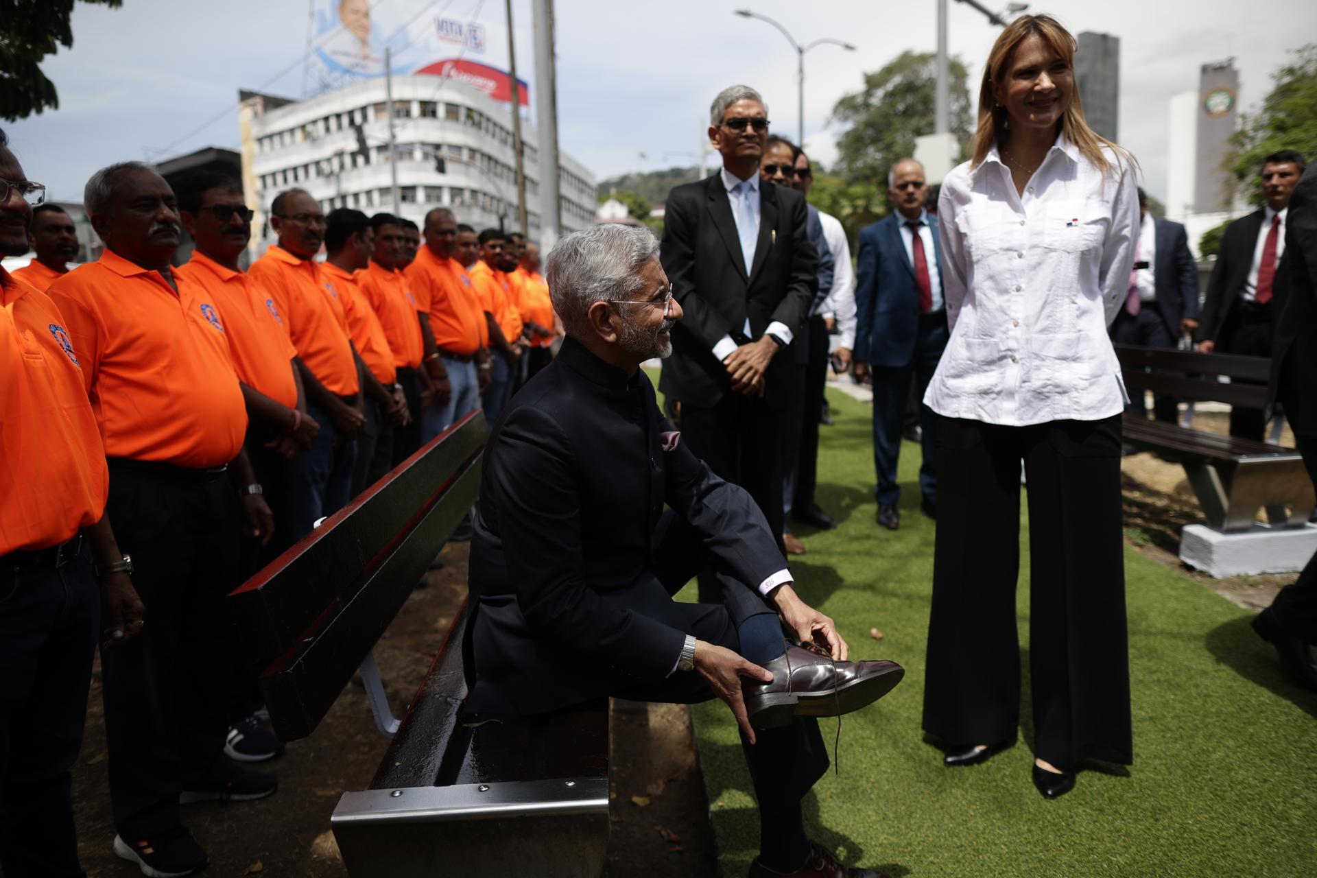 El ministro de Exteriores de la India llega a Panamá en una visita histórica