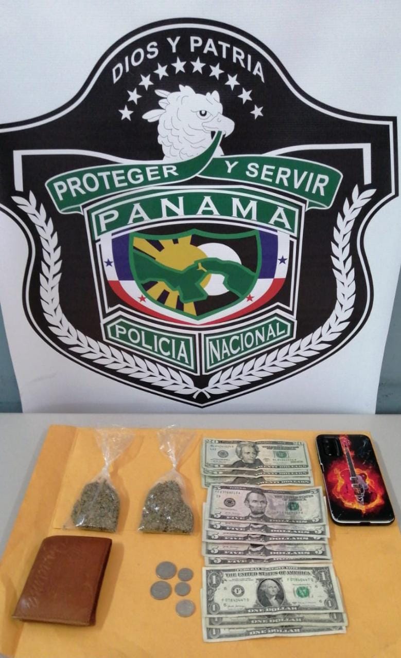 Adulto y menor vendían supuesta droga en Merca Panamá