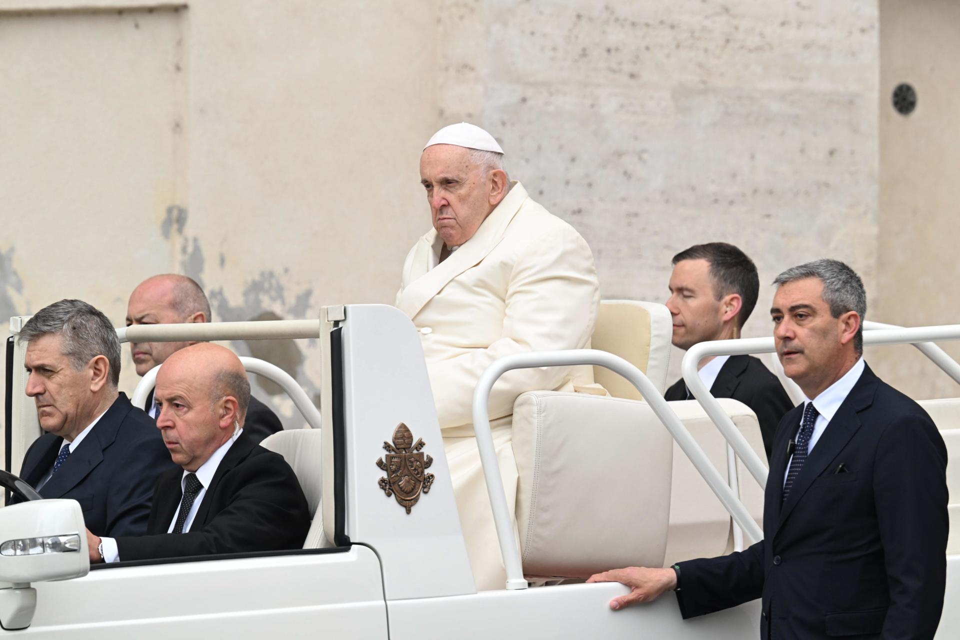 El papa presidió el Domingo de Ramos tras su hospitalización