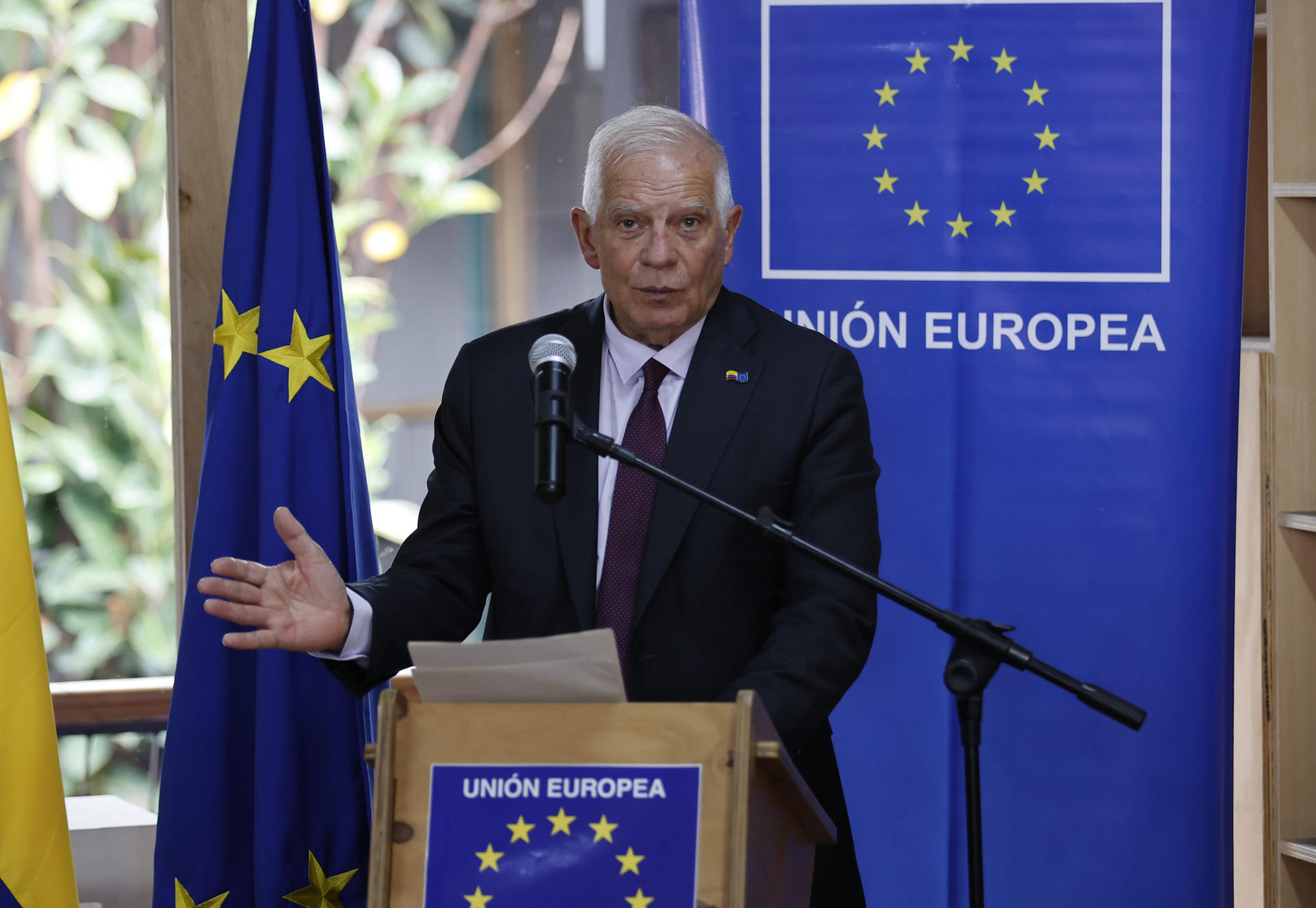 Borrell: La llamada entre Zelenski y Xi es el "primer paso" de acercamiento