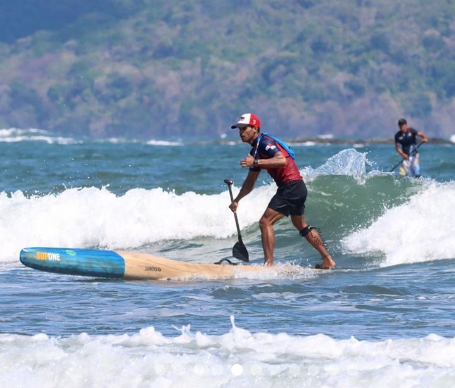 Bodden y Caballero: los primeros surfistas panameños clasificados Panamericanos Chile 2023