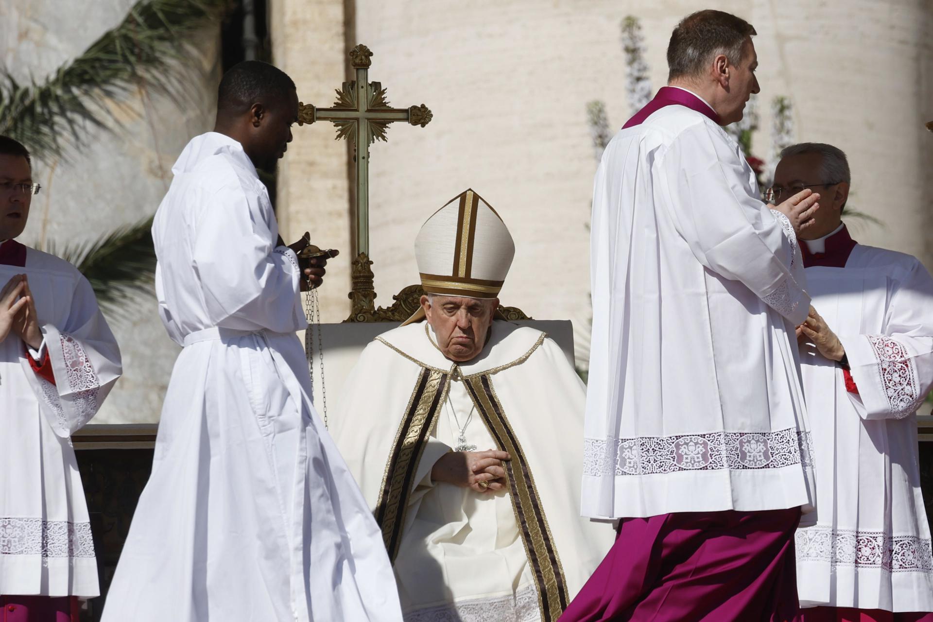 El papa rogó por la paz en Ucrania y Jerusalén en su mensaje de Pascua