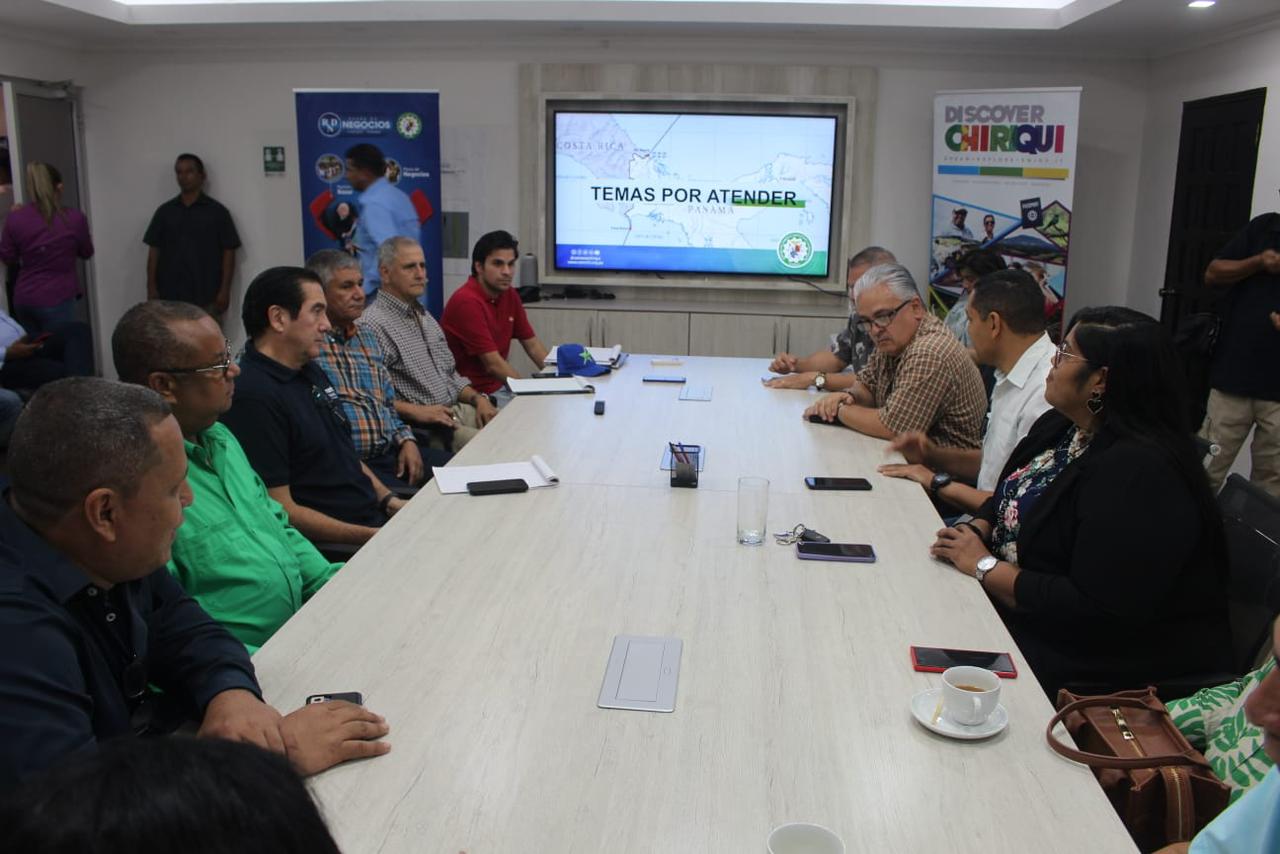 Camchi expresó a Martín Torrijos necesidad programas creación empleos en agroindustria, logística y turismo