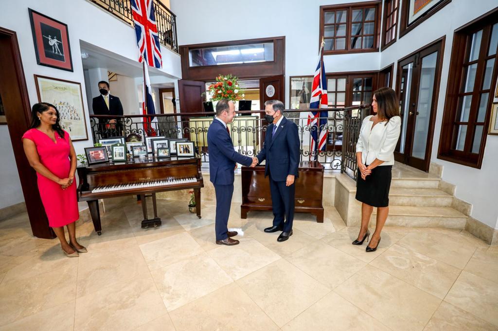 Presidente Cortizo Cohen firmó Libro de Felicitaciones por la coronación del Rey Carlos III
