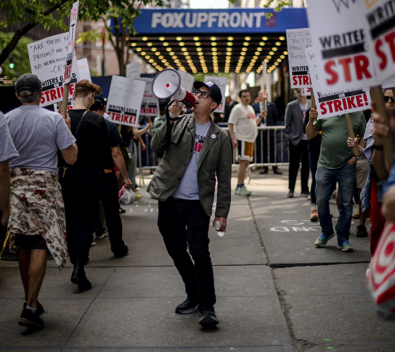 Opinión: ¿La huelga de escritores puede arreglar a Hollywood?