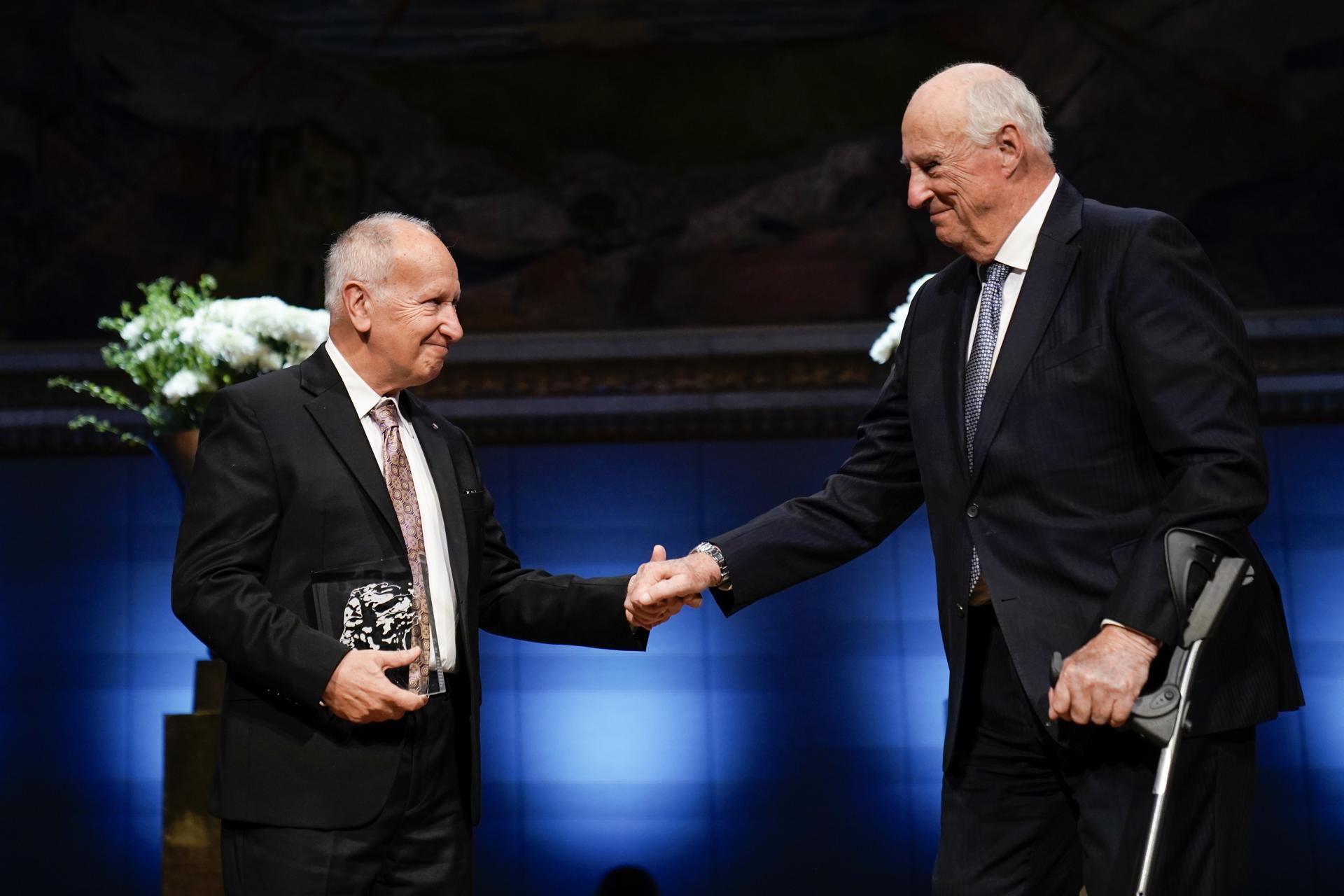El argentino Luis Caffarelli recibió en Oslo el "Nobel" de las matemáticas