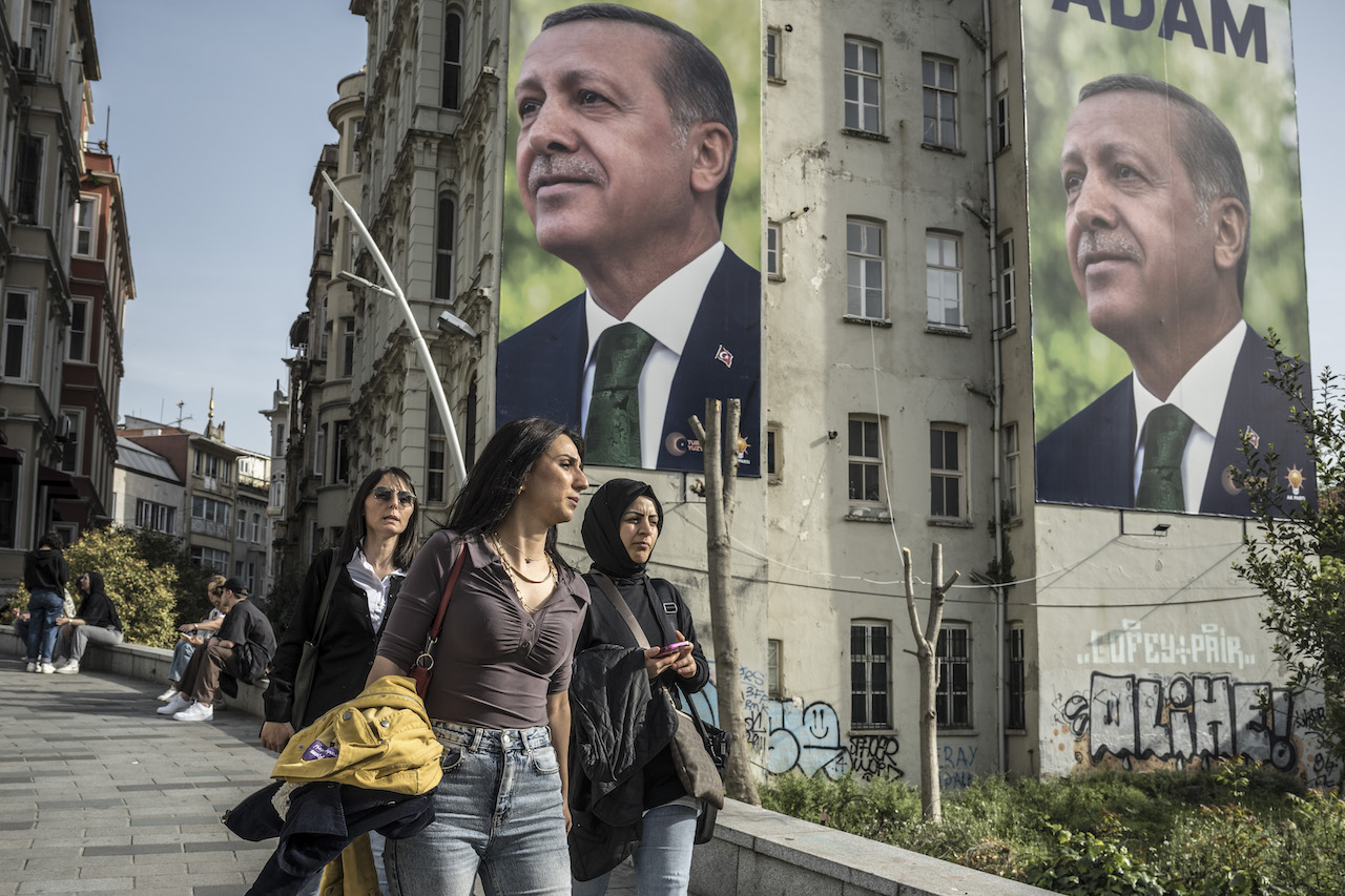 El poder de Erdogan se fractura, pero podría volver a ganar la presidencia de Turquía