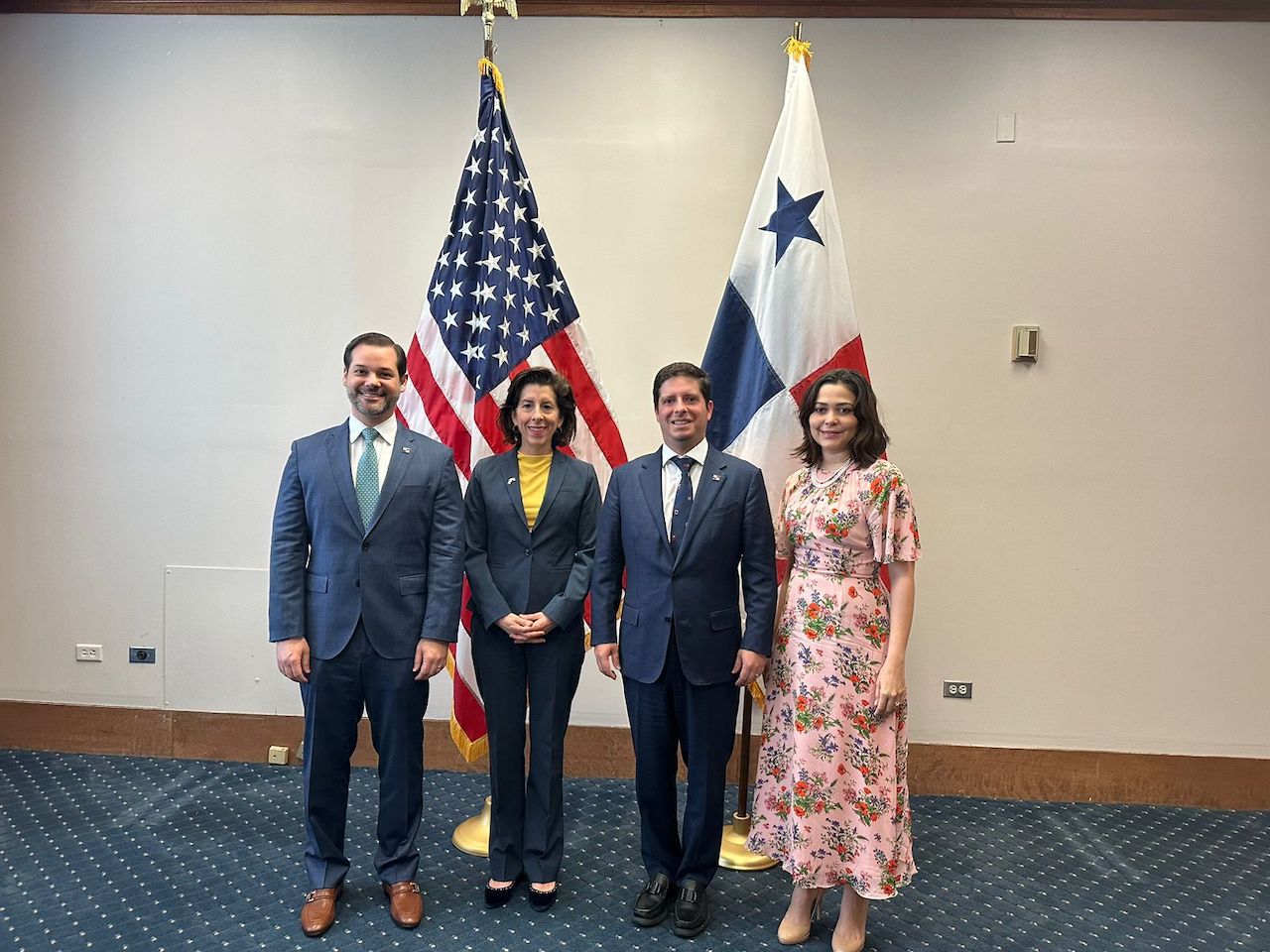 Ministro Alfaro presentó oportunidades de Panamá como socio ideal de EE.UU., a secretaria Raimondo