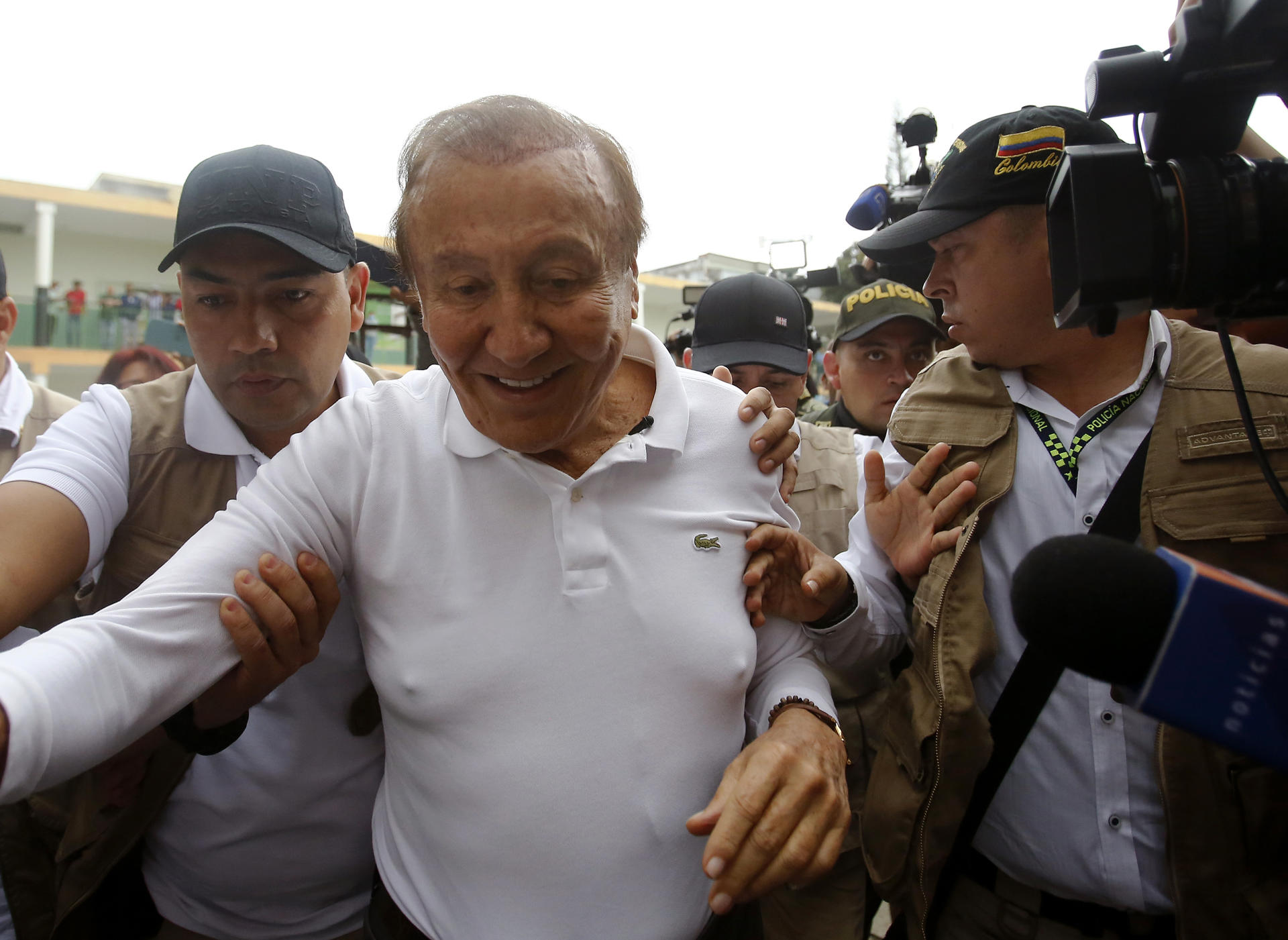 Destituyen y sancionan por corrupción al excandidato presidencial colombiano Rodolfo Hernández
