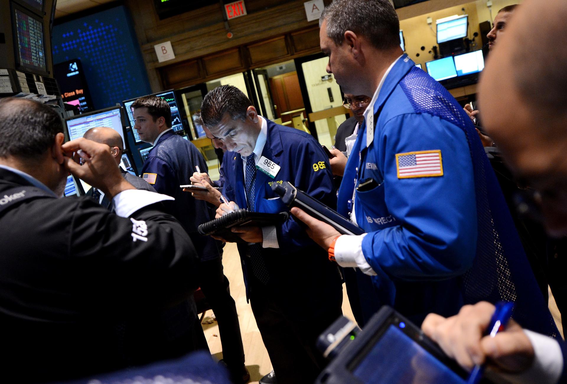 Wall Street cierra en rojo y el Dow Jones retrocede un 0,30 %
