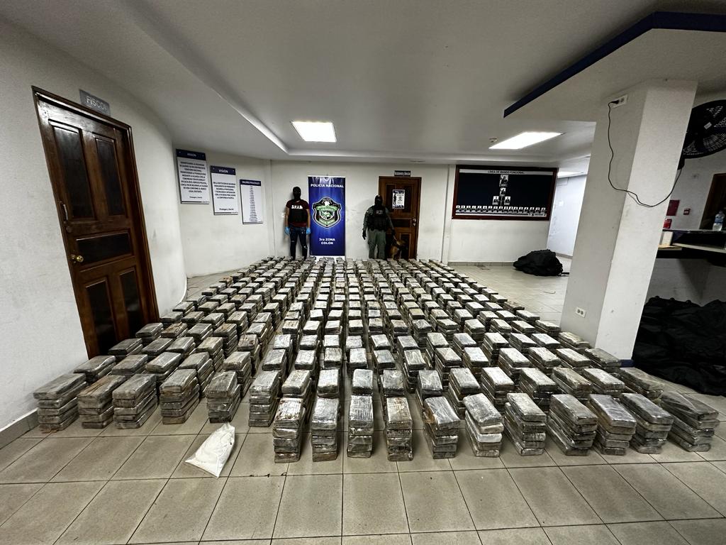Decomisan 1,500 paquetes de presunta droga y 12 armas en la Operación Beta