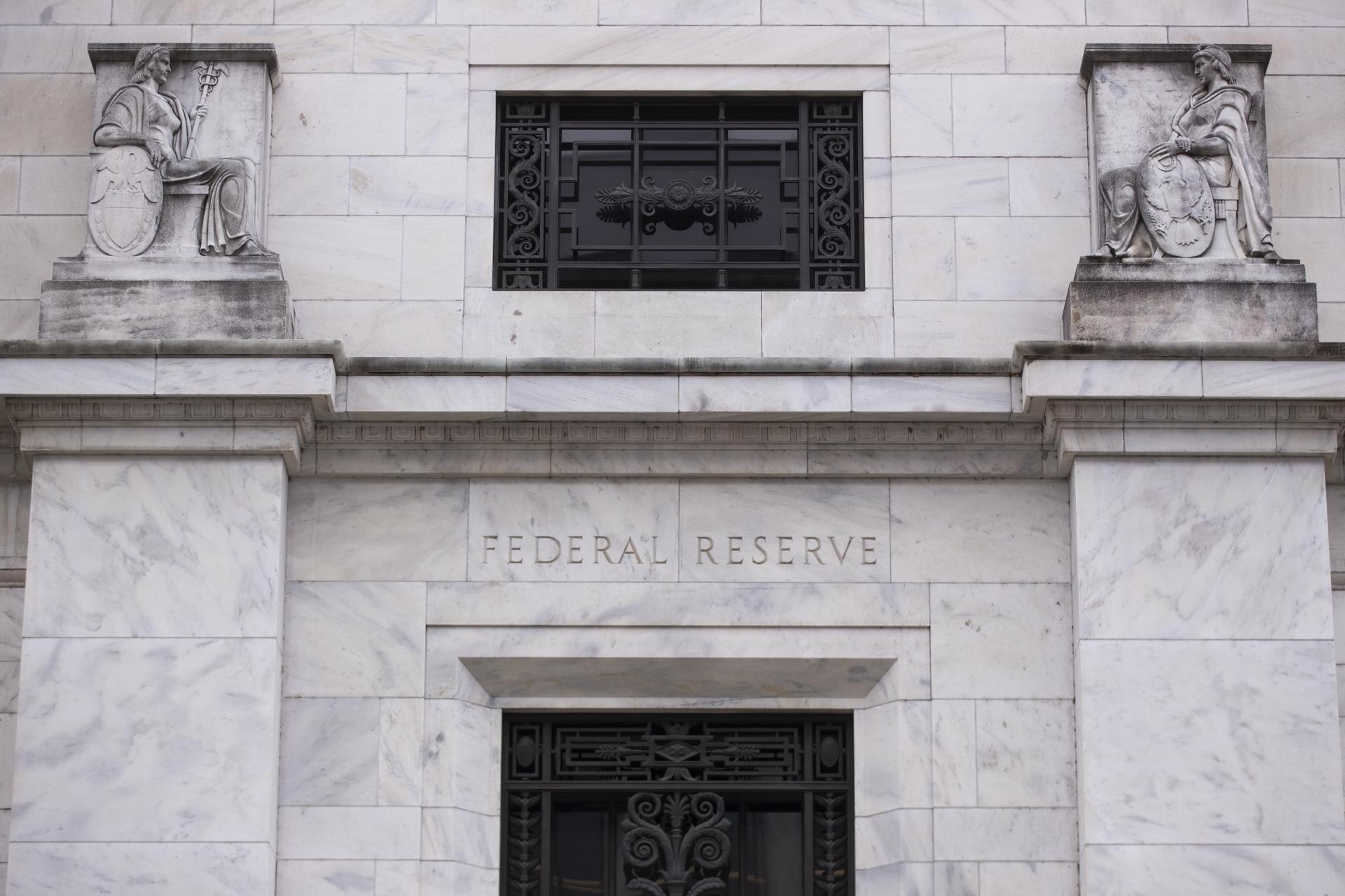 La corporación de seguros de EE.UU. y la Fed estudian nuevas reglas de depósitos para bancos