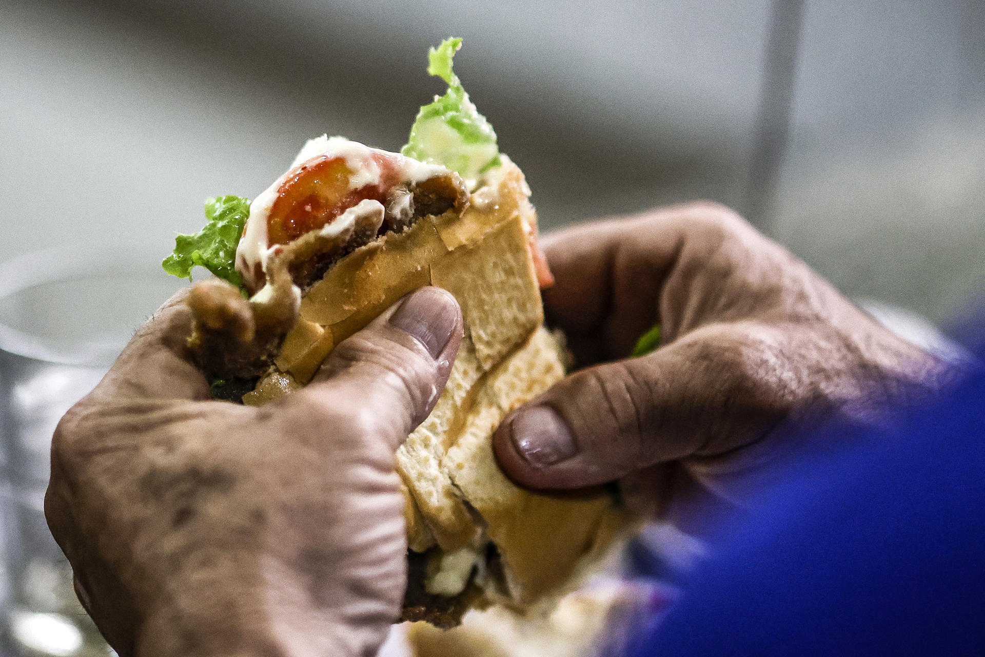 La FIFA siembra la polémica por un plato típico argentino: el sándwich de milanesa