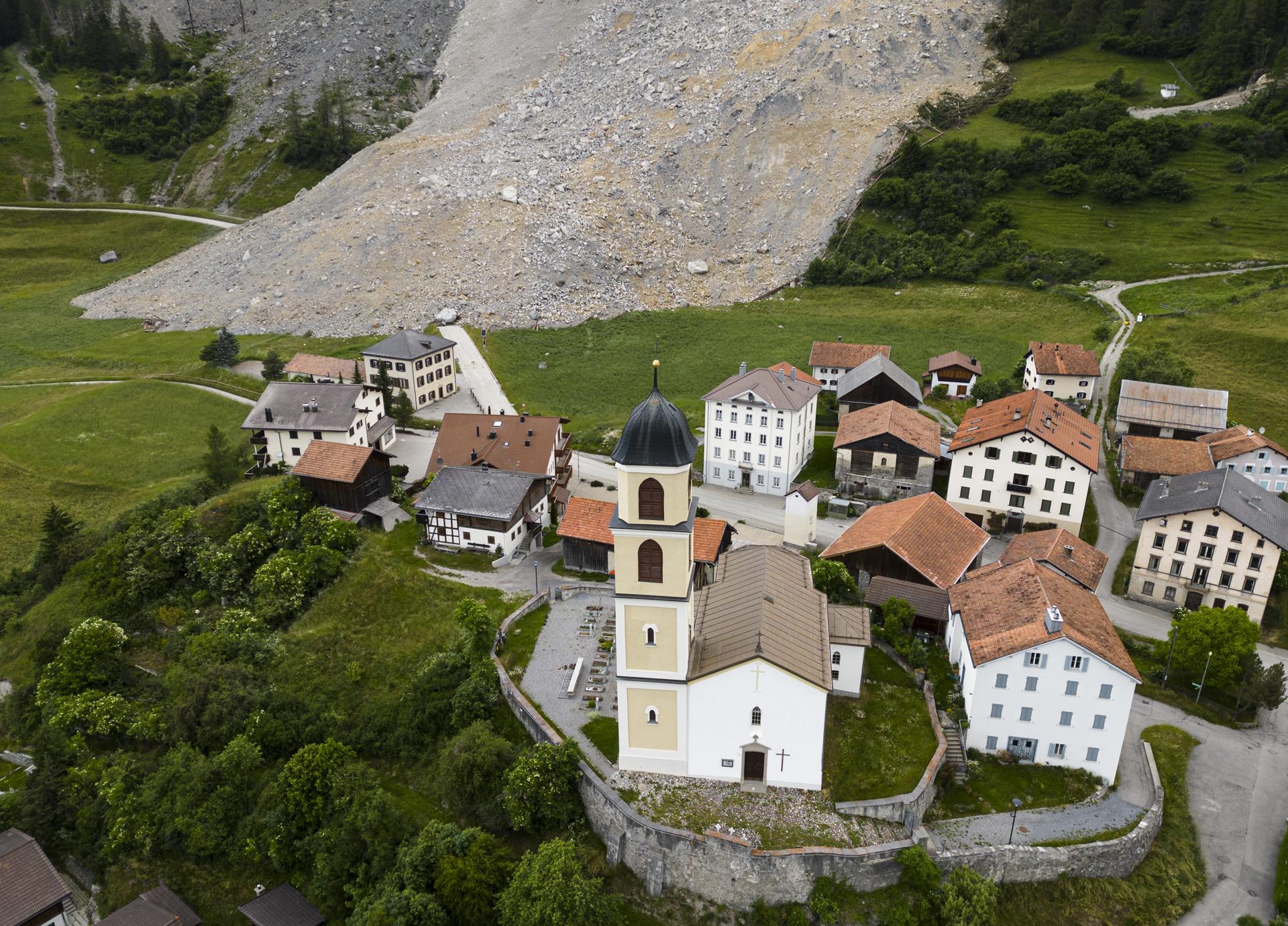 Los vecinos de la aldea suiza evacuada por riesgo de quedar enterrada volverán a sus casas